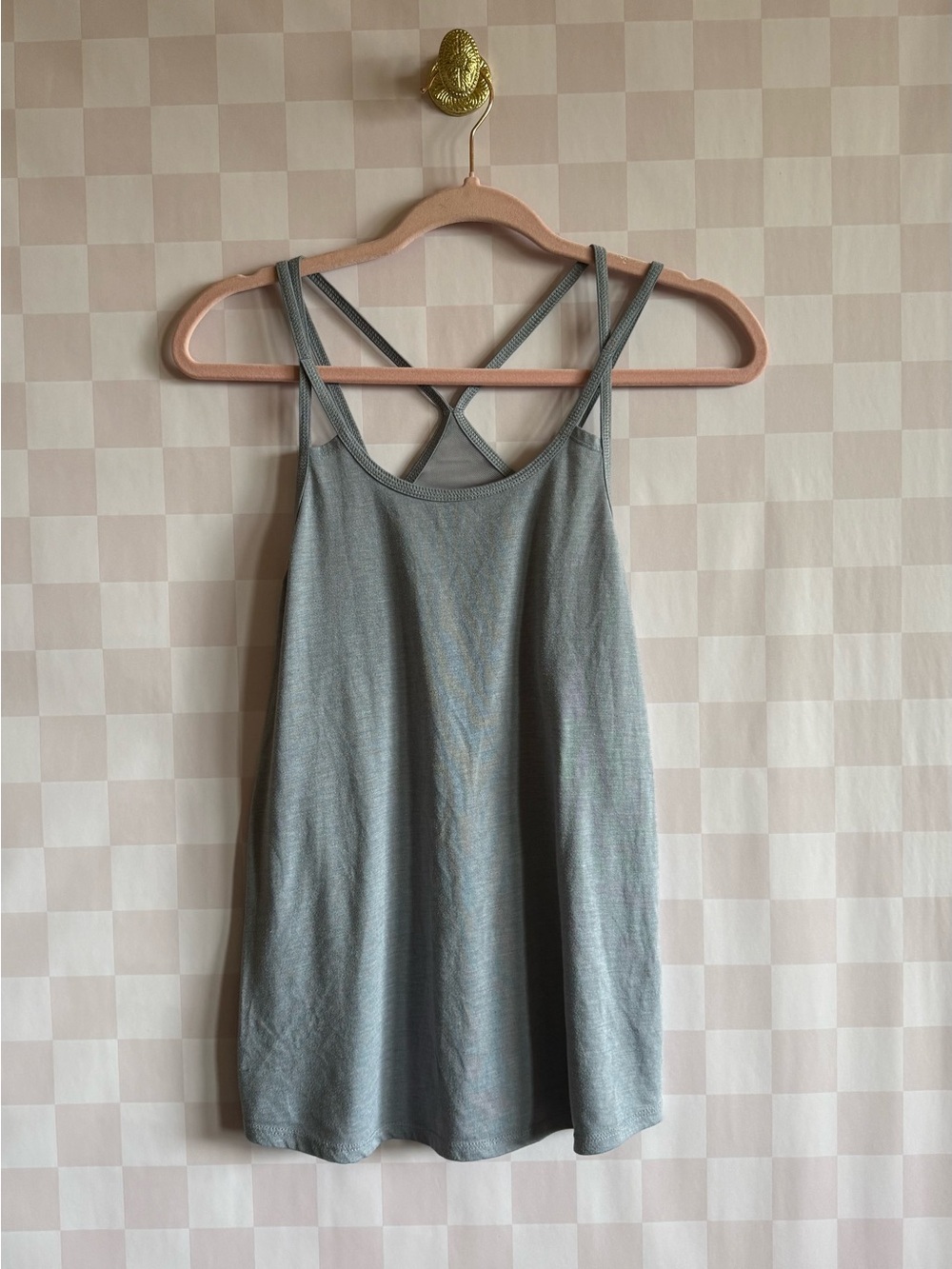 🏃‍♀️🏓🛼🌸👟☀️🥥
Gray Strappy Tank Top
